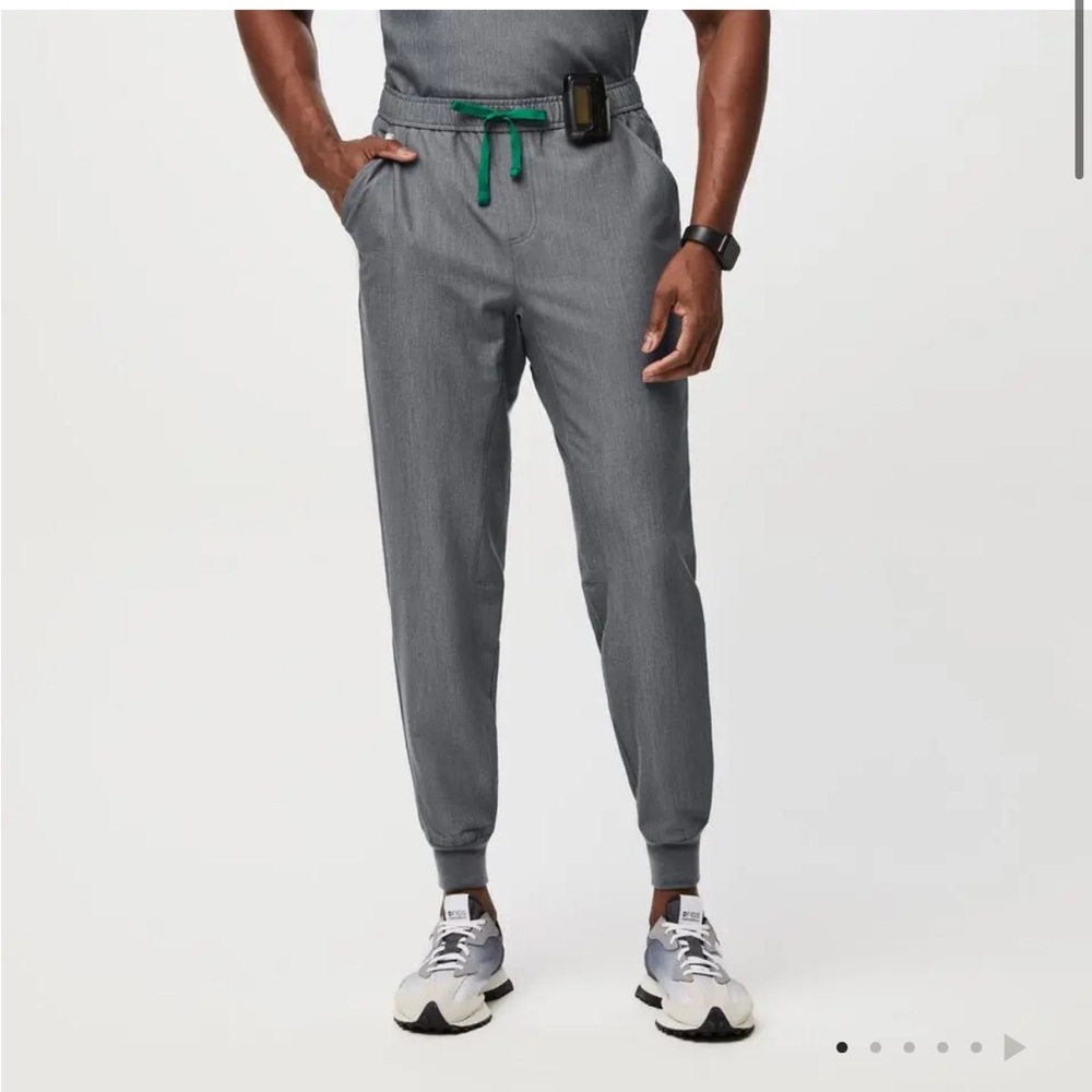Figs Tansen Jogger Scrub Pants in Graphite size men’s medium